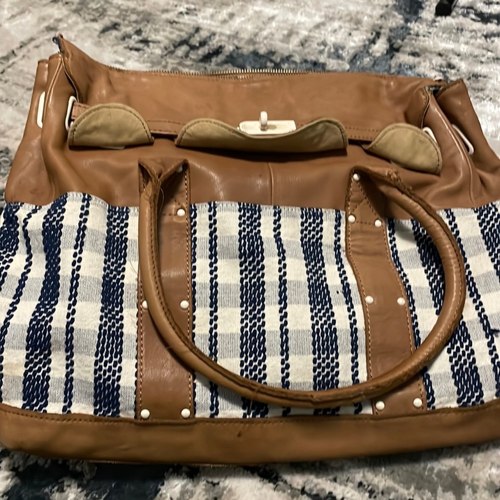 Oversized purse. Good condition.